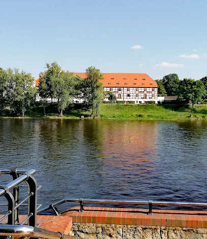 Spichrze nad Wartą